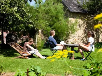 Cottage in Berfay,Charme du XVIIe avec grand terrain clos, dépendances restaurées, jardin, garage fermé et équipements divers FR-1-410-157 N°835053