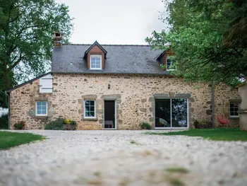 Casa rural en Saint Léonard des Bois,Gîte de charme rénové avec cheminée, terrasse et proche randonnées - Capacité 13 pers. FR-1-410-179 N°835061