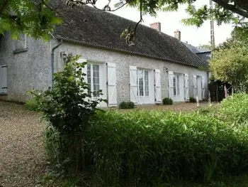 Gite in Saint Vincent du Lorouër,Charmante longère avec grand terrain au bord de la forêt de Bercé, idéale pour des vacances paisibles FR-1-410-200 N°835076