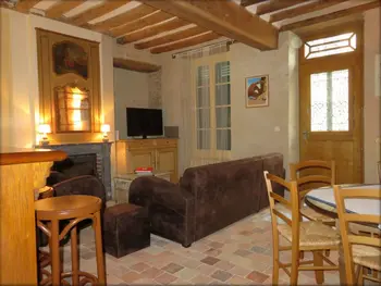 Cottage in Montmirail,Maison de charme avec jardin à Montmirail - Rénovation 18e siècle, proche église, 2h de Paris FR-1-410-211 N°835085