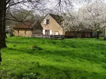 Casa rural en La Bazoge,Ferme rénovée avec verger, 7 km du Mans, cheminée, 4 chambres, draps inclus, calme assuré FR-1-410-251 N°835100