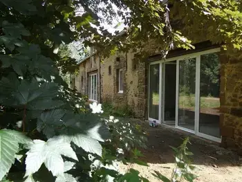 Casa rural en La Bazoge,Charmante Ferme Rénovée avec Terrasse à 7 km du Mans, 8 Couchages, TV, Internet, Cuisine Équipée FR-1-410-254 N°835103