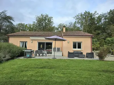 Gite à Champcevinel,Belle maison plain-pied à 2 pas de Périgueux, terrasse, jardin clos, confort moderne, animaux bienvenus FR-1-616-99 N°838581