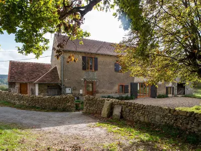 Gite à Badecon le Pin,Grande Maison avec terrasse et proche rivière en Berry FR-1-591-13 N°838704