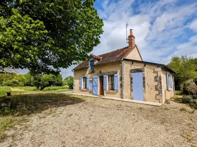 Gite à Saulnay,Maison Charmante avec Étang Privé au Cœur du Berry FR-1-591-86 N°838709