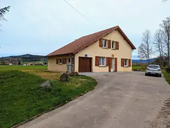 Cottage in Anould,Gîte spacieux avec cheminée, proche nature, accessible PMR, idéal famille et motards FR-1-589-34 N°838796