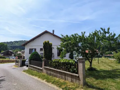 Gite à Jussarupt,Gîte familial avec jardin, cheminée et parking à Jussarupt, près de Gérardmer FR-1-589-320 N°838835