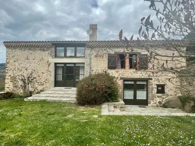 Gite à Saint Ilpize,Ferme rénovée, 3 chambres, cheminée FR-1-582-207 N°838908