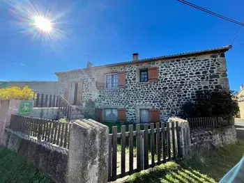 Gite in Saint Haon,Gîte familial avec terrasses, cheminée et équipements bébé à Château-la-Ville, près de l’Allier FR-1-582-211 N°838910