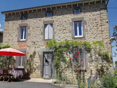 Gite à Saint Just prés Brioude,Maison de caractère avec jardin, idéale famille, près de Brioude, prox. baignade et ski FR-1-582-314 N°838944