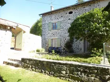 Gite in Arsac en Velay,Élégante maison de maître XVIIIe, jardin clos 500m², nature, proche Puy-en-Velay, 11 pers., cosy & confort FR-1-582-315 N°838949