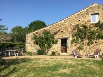 Cottage in Chaillé sous les Ormeaux,Gîte charmant avec jardin clos, proche attractions, 2 chambres, Wifi, parking, calme assuré FR-1-426-138 N°838952