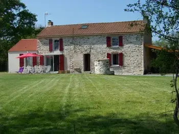 Agriturismo a La Roche sur Yon,Maison rénovée en pleine campagne avec terrain, terrasse et équipements familiaux FR-1-426-157 N°838953