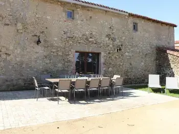 Gîte in Les Herbiers,Gîte de charme avec piscine couverte, idéal pour 10 pers., PMR, proche Puy du Fou, grand jardin, loisirs FR-1-426-428 N°838967