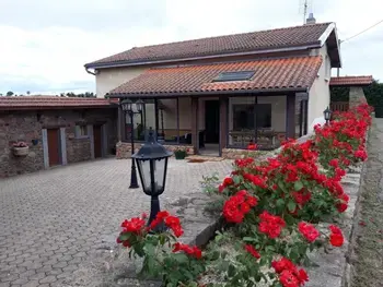 Cottage in Saint Victor sur Rhins,Gîte panoramique avec jardin et cour fermée, proche Roanne et lac des sapins, idéal nature et calme FR-1-496-233 N°839081