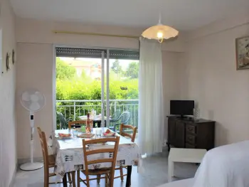 Appartamento a Cagnes sur Mer,Studio Cosy avec Terrasse et Parking, à 30m de la Mer, Cagnes-sur-Mer FR-1-252A-56 N°888114