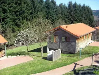 Gîte in Les Noes,Chalet confortable avec terrasse privée, proche nature, sports et loisirs, animaux acceptés. FR-1-496-241 N°839107