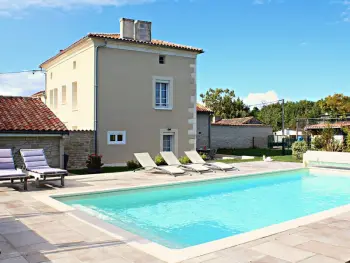 Agriturismo a Vars,Gîte de charme avec piscine chauffée, jardin privatif et équipements bébés, à 15 min d’Angoulême FR-1-653-16 N°839148