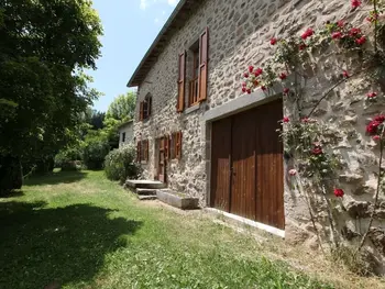 Gite in Allègre,Maison de charme en pierre au bord d’un ruisseau, proche d’un bourg médiéval – Jardin et garage inclus FR-1-582-151 N°839235