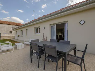 Gite à Coclois,Gîte spacieux avec cour, jardin et terrasse - 3 chambres, animaux acceptés, proche Troyes FR-1-543-213 N°839268