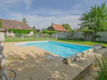 Gite à La Vendue Mignot,Maison familiale avec piscine privée, jardin, cheminée et terrasse près de Troyes FR-1-543-222 N°961094