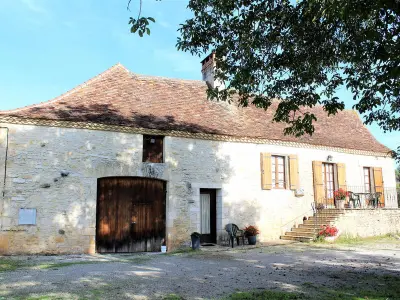 Gite à Coulaures,Maison Périgourdine avec jardin clos, cheminée et activités nautiques à proximité FR-1-616-15 N°839461