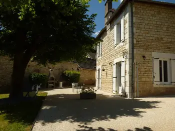 Casa rural en Coly Saint Amand,Maison en pierre rénovée avec jardin clos et terrasse, proche sites UNESCO, à Coly-Saint-Amand FR-1-616-19 N°839463