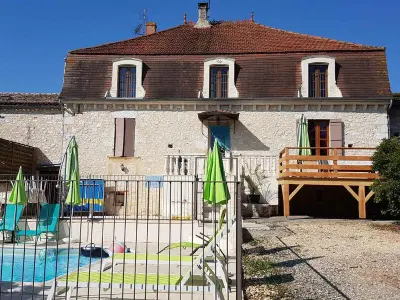 Gite à Rampieux,Maison en pierre avec piscine privée, idéal familles, proche Bastides du Périgord FR-1-616-81 N°839486