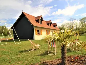 Cottage in Bertreville Saint Ouen,Gîte familial à la ferme bio, proche des plages, jardin clos, équipements bébé, animaux bienvenus! FR-1-441-694 N°839501