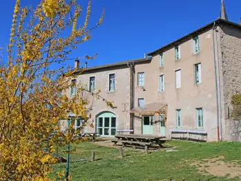 Casa rural en La Chabanne,Gîte familial tout confort avec jardin et loisirs à proximité, idéal pour 12-14 pers. FR-1-489-340 N°840967