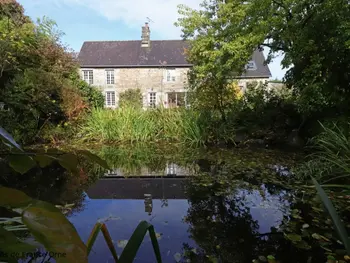 Gîte in Tinchebray Bocage Frênes,Retraite paisible en maison traditionnelle, 4 chambres, jardin arboré, cheminée et nature luxuriante. FR-1-497-154 N°841455