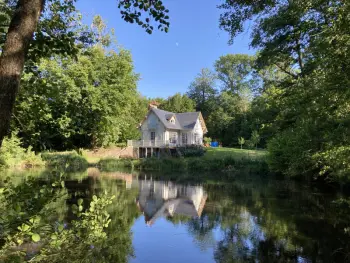 Yvelines, Gîte in Clairefontaine en Yvelines, Retraite Paisible au Cœur de la Forêt de Rambouillet avec Étang Privé et Charme Authentique FR-1-527-8 N°841460