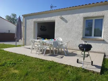 Casa en Le Bernard,Maison spacieuse avec jardin, à 5 km de la plage, Wifi et tout confort FR-1-336-50 N°841899