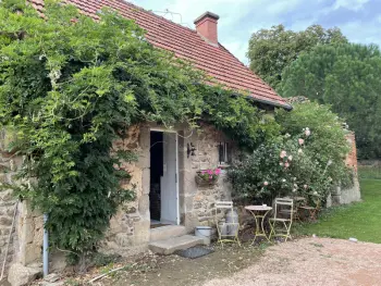 Gite in Terjat,Gîte charme & confort avec piscine, terrasse, jardin clos, près de Néris les Bains, animaux acceptés FR-1-489-344 N°841914