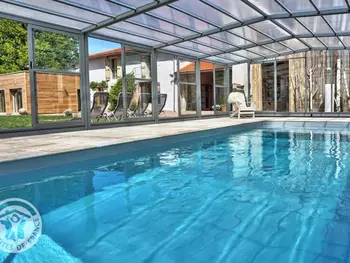 Loire, Gite in Saint Germain Lespinasse, Gîte isolé avec piscine chauffée, spa, sauna et étang privé à 15 km de Roanne FR-1-496-6 N°843427