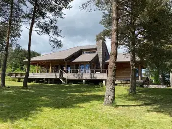 Cottage in Le Chambon sur Lignon,Luxe et détente : Lodge avec SPA privatif et accès piscine, golf, et aire de jeux. FR-1-582-39 N°843728