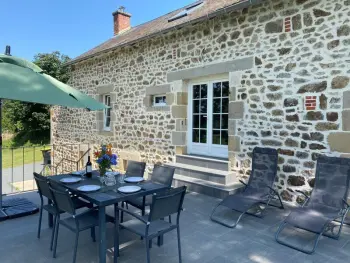 Gite in Marcillat en Combraille,Ancien corps de ferme rénové avec terrasse, chauffage électrique et wifi à Marcillat-en-Combraille FR-1-489-369 N°844070