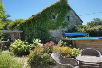 Huisje in Moureuille,Authentieke Gîte in de Auvergne met zwembad en wellness FR-00052-24 N°814216