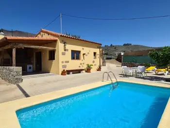 Cottage in ,Charmant Gîte Rural avec Piscine Privée à Vega de San Mateo, Idéal pour 4 Personnes ES-177-12 N°850827