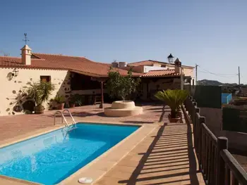 Cottage in Vega de San Mateo,Maison de campagne avec piscine et barbecue, idéale pour couples et familles ES-177-13 N°850828