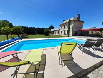 Apartamento en Archigny,Longère restaurée avec piscine chauffée, terrasse et barbecue à Archigny FR-1-541-89 N°896420