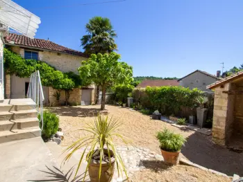 Casa rural en Champagnac de Belair,Maison indépendante avec jardin, proche de Brantôme – tout équipé, 5 chambres, charme périgourdin FR-1-616-265 N°850329