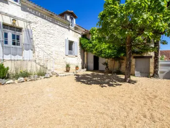 Casa rural en Champagnac de Belair,Maison de charme sans vis-à-vis, proche de Brantôme, avec jardin et équipements modernes FR-1-616-266 N°850330