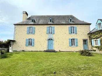 Gîte in Lucgarier,Maison de caractère avec jardin, terrasse couverte et équipements modernes près de Pau, Tarbes et Lourdes FR-1-384-812 N°850874