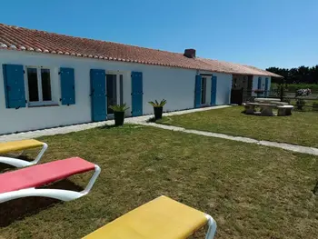 Cottage in Bouin,Gîte au Cœur d’un Domaine Équestre, 2 Chambres, Wifi, Jardin Privatif, Animaux Bienvenus FR-1-426-521 N°850877