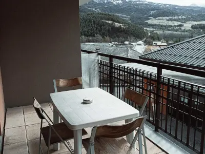 Appartement à Jausiers, Studio 4 pers avec terrasse, piscine chauffée, parking - Résidence Château des Magnans, Jausiers FR-1-165B-16 N°897398 - Photo 0