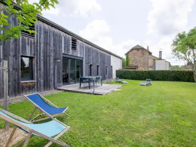 Gite à Capdrot,Gîte rénové avec air conditionné, terrasse et parking à Capdrot FR-1-616-273 N°852197