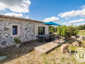 Cottage in Sèvremoine,Gîte moderne et confort, proche Puy du Fou, Nantes, Cholet, terrasse, pêche à l'étang privé FR-1-622-42 N°852199