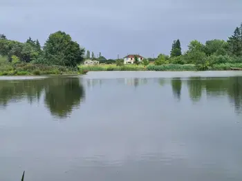 Casa rural en Bélâbre,Escapade Nature : Maison et Lofts Privés avec Piscine, Étang de Pêche et Grandes Terrasses FR-1-591-365 N°853122