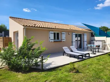 Cottage in Saint Vincent sur Jard,Maison rénovée avec jardin partagé de 2000m² à 1,3 km de la plage Clemenceau, idéale pour 4 personnes FR-1-426-510 N°853595